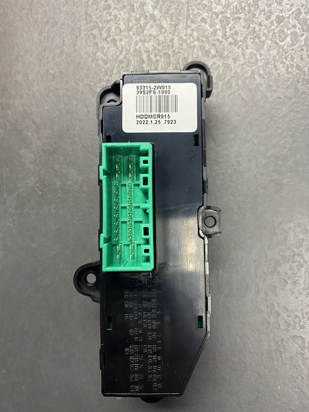 Hyundai Santa Fe EPB Parking Brake Switch 933152W9154X