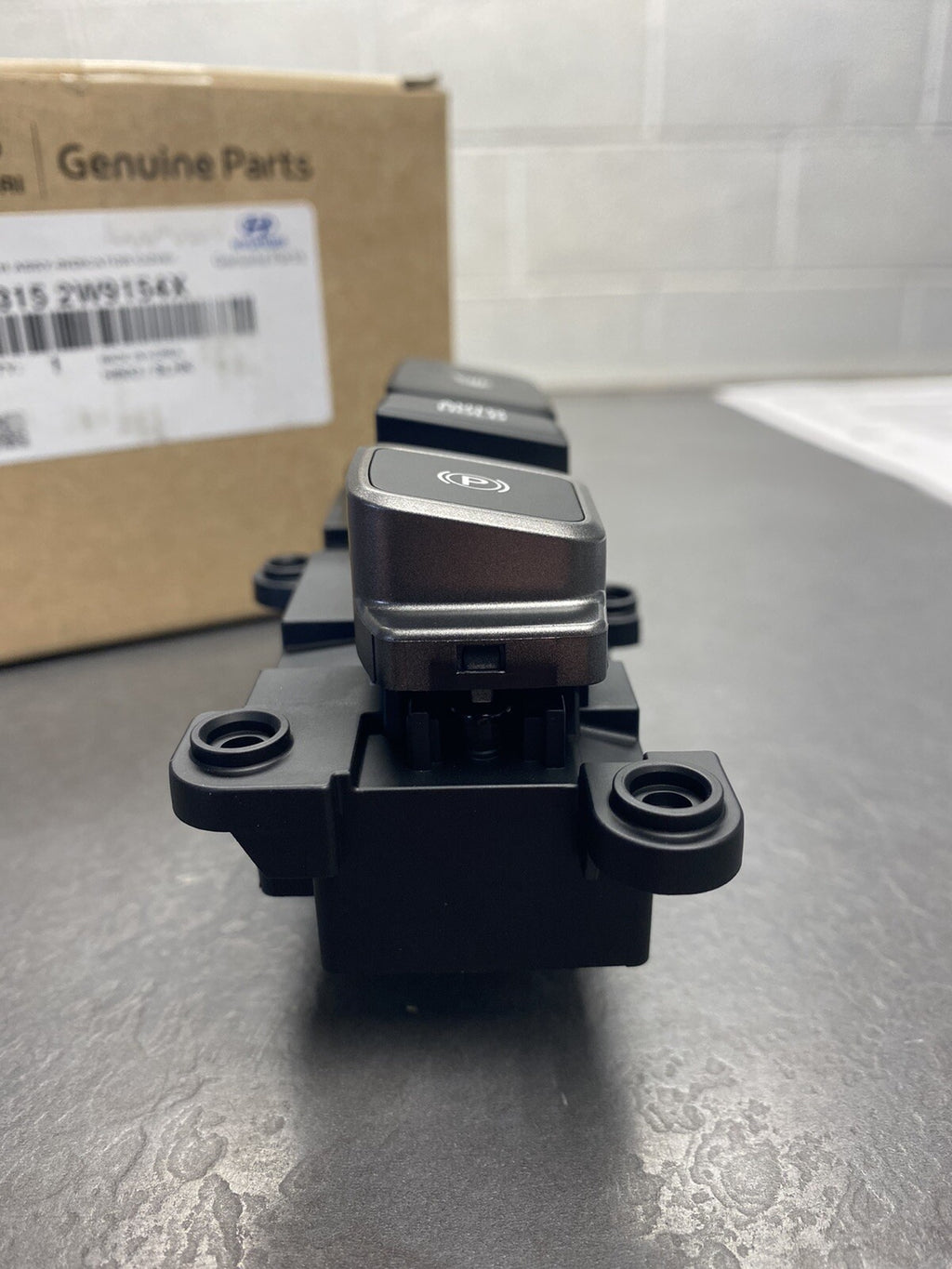 Hyundai Santa Fe EPB Parking Brake Switch 933152W9154X